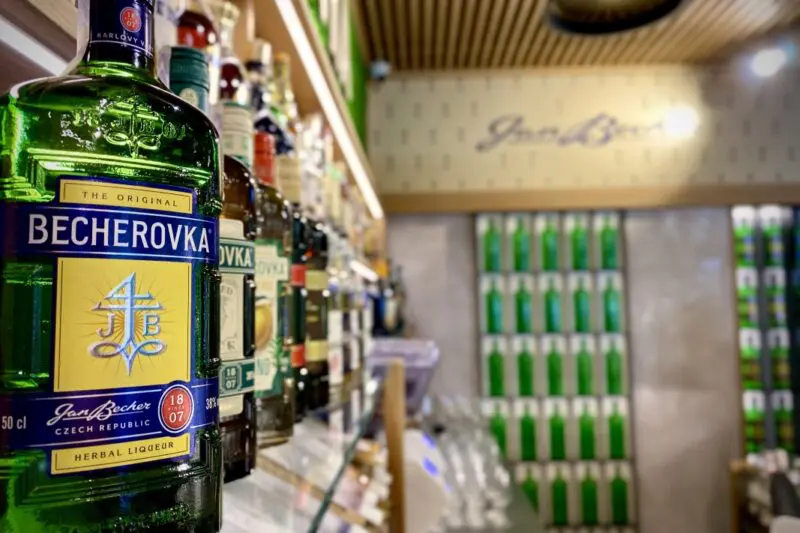 Becherovka otevřela v centru Prahy svůj první Bar & Shop