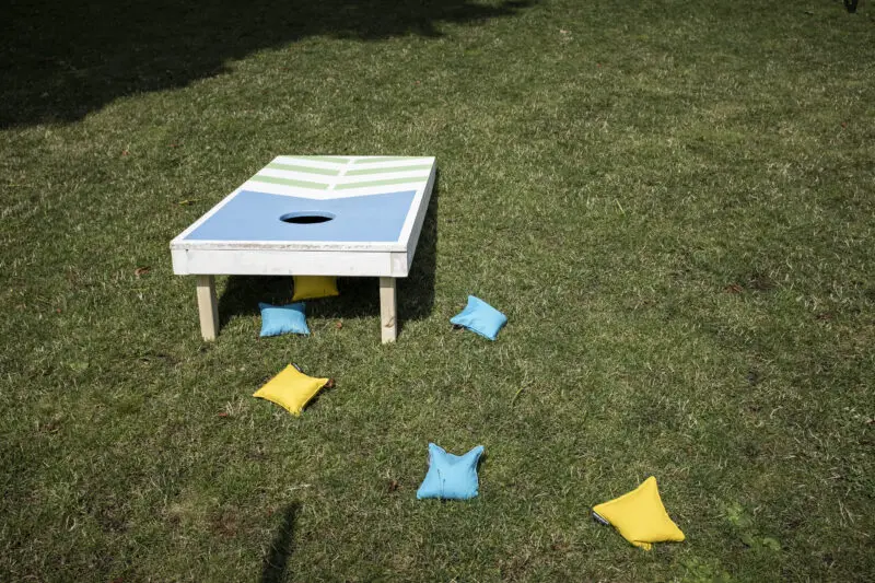 Balakryl_cornhole (1)