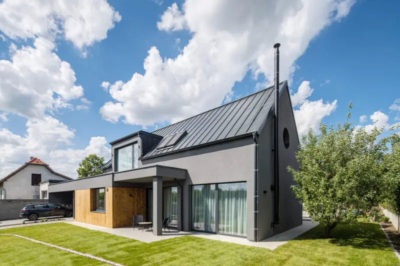 Rodinný dům ve staré zástavbě_okna a dveře Elegant_zmensena