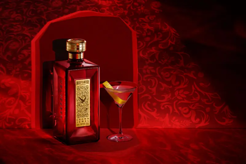 OriginalSizeJPEG-BEEFEATER_CROWN JEWEL_COCKTAIL_IMAGE_ALESSANDRO PALAZZI_MARTINI_16x9