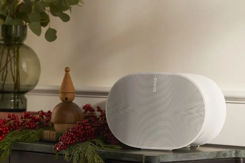 Sonos Era 300_holiday_white_vertical