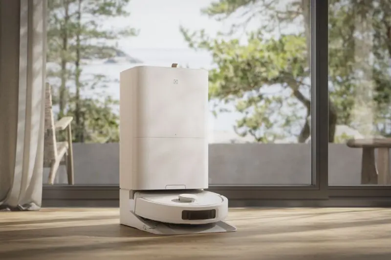 Robotický vysavač Electrolux 800 s All-in-1 vysýpací stanicí: Úklid bez námahy od začátku do konce