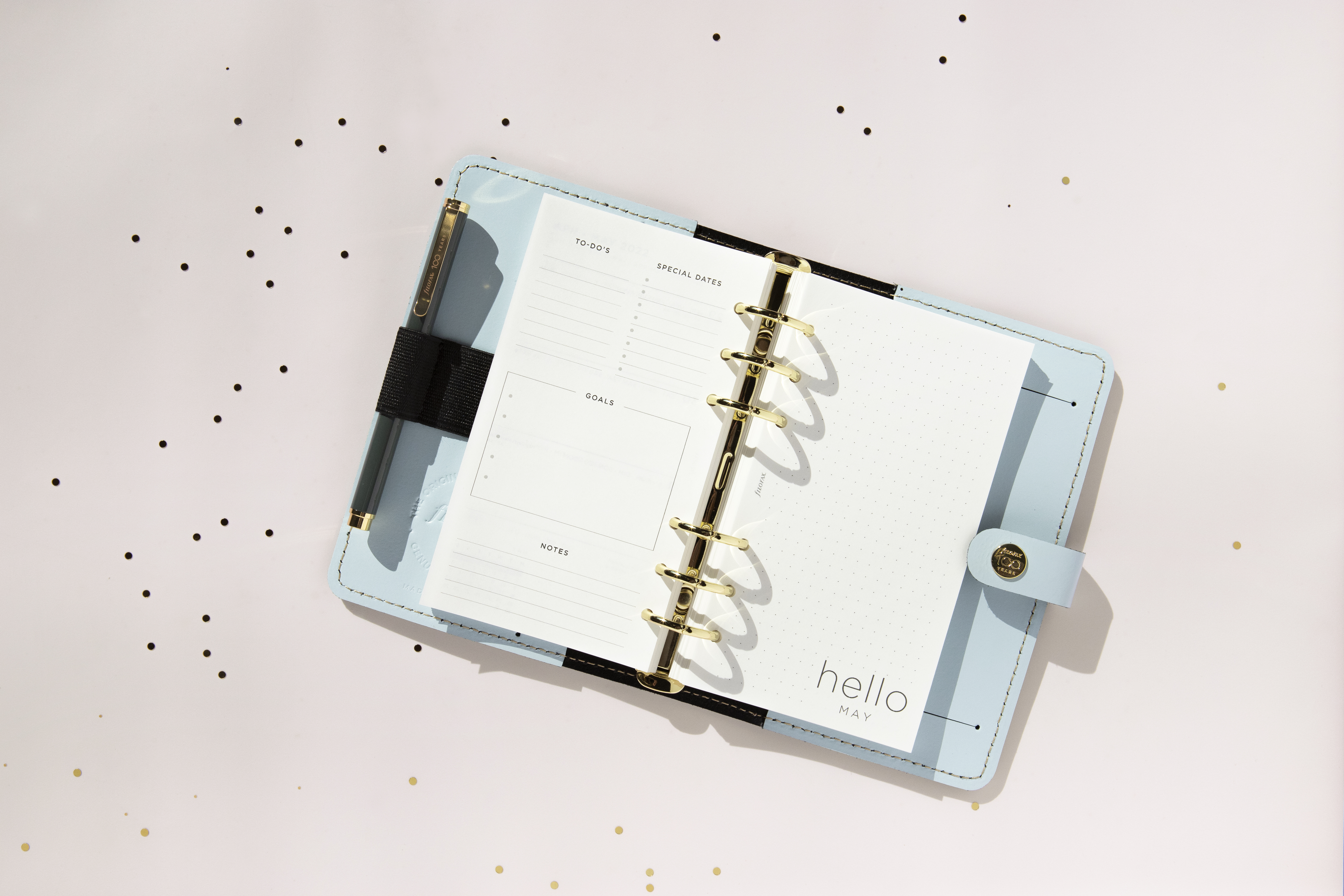 Filofax Centennial Collection Organiser 2022 Refill - The Original Organiser Personal Sky _SKU 029603_ - Double Page Spread view_Lifestyle image1