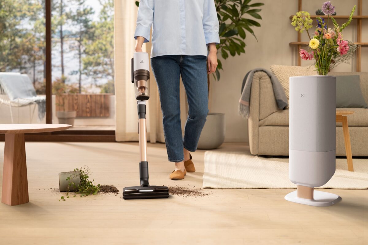 Hledáte vysavač, který je ideální pro alergiky a zároveň zajistí efektivní úklid? Vsaďte na tyčový vysavač Electrolux 800 s vysýpací stanicí